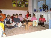 Klasse mit Kinderbibeln 1